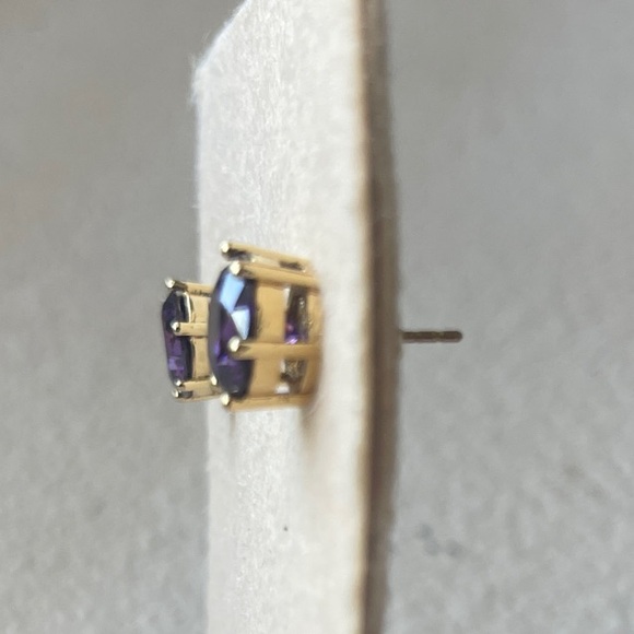 Elegant Purple Stud Earrings - Picture 2 of 6
